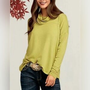 Cabi 4193 Ease Turtleneck Shirt Women S Bright Moss Chartruese Stretch Comfy Top